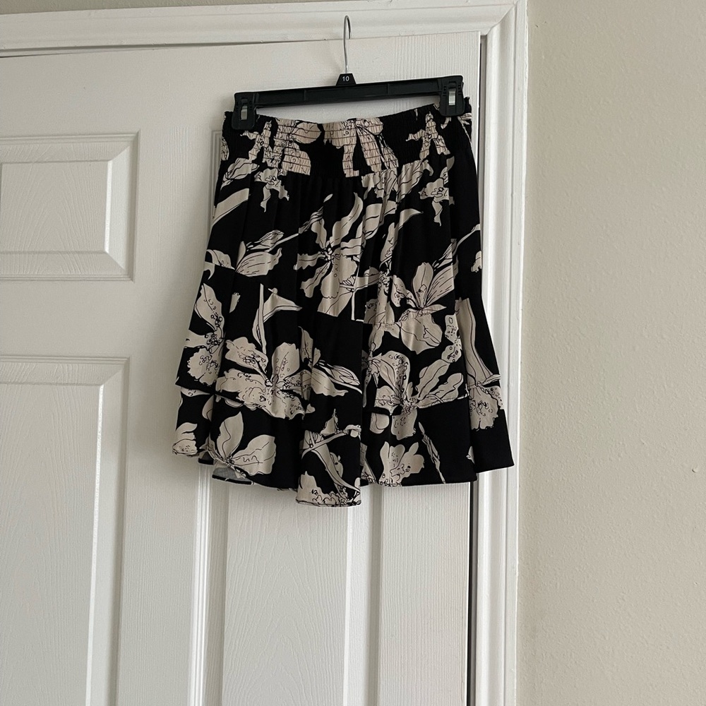 Cabi Black and Khaki Petal Skirt